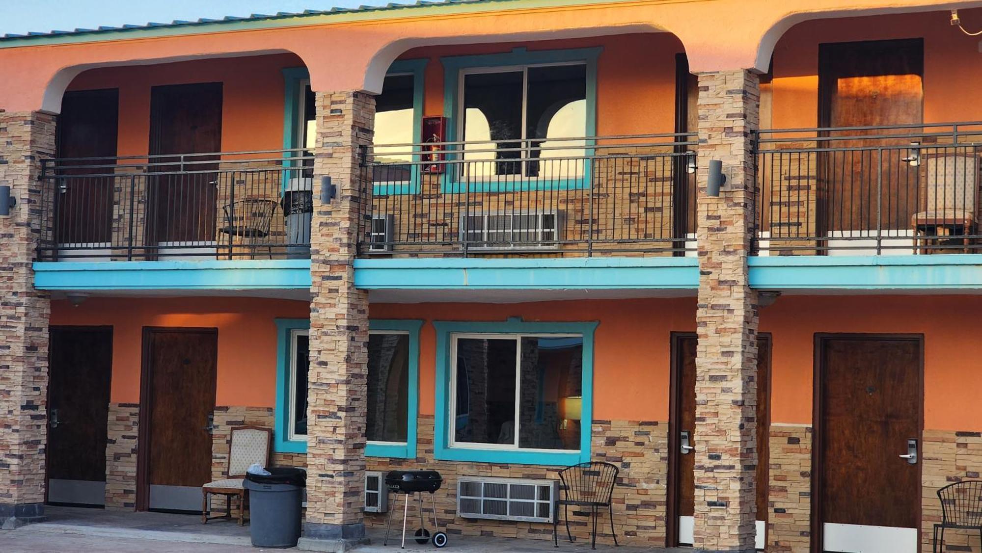 B&J Hotel And Apartments Pecos Dış mekan fotoğraf