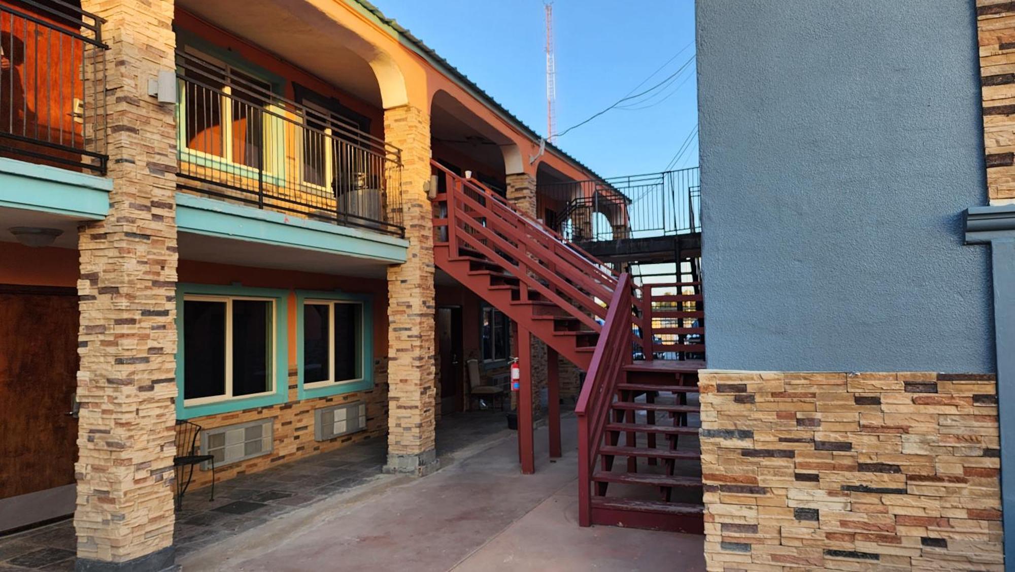 B&J Hotel And Apartments Pecos Dış mekan fotoğraf